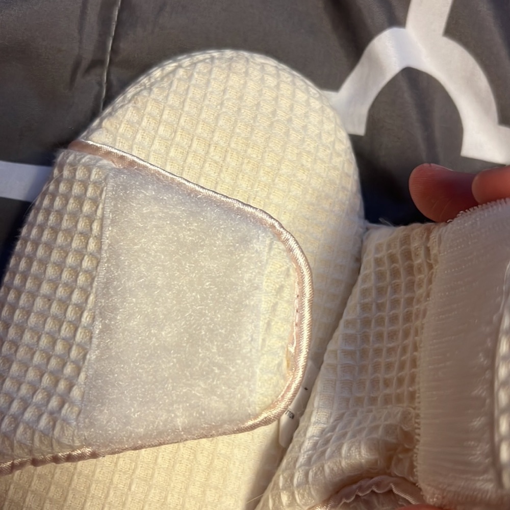 NWT Laura Ashley Slippers - Picture 3 of 3